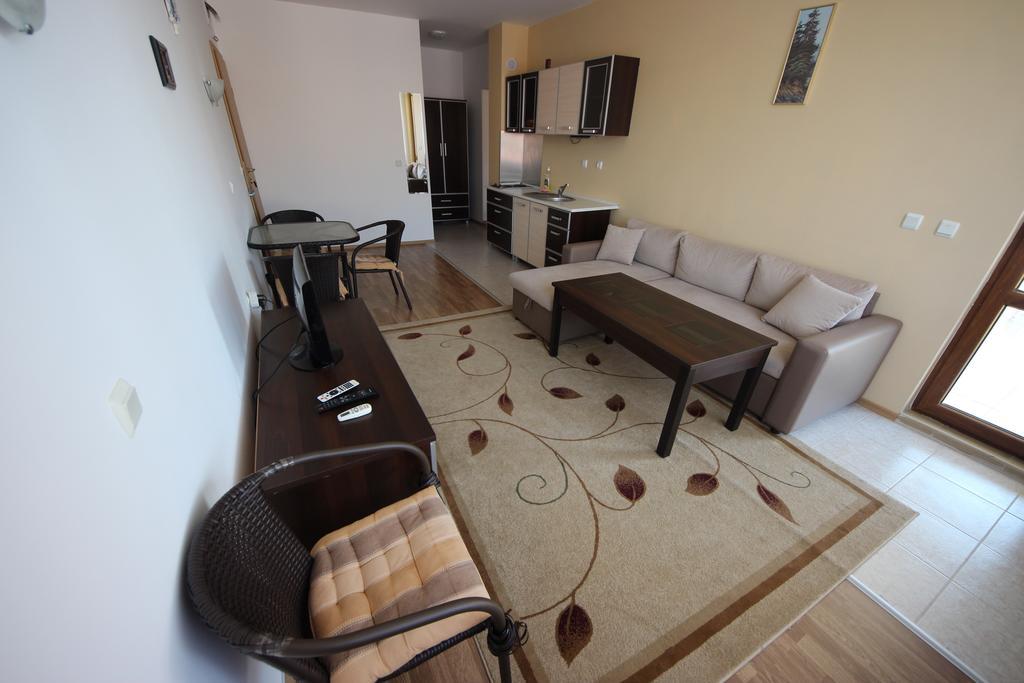Menada Diamond Bay Apartments Sunny Beach Room photo
