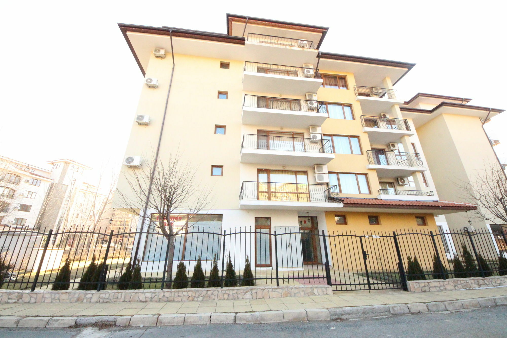 Menada Diamond Bay Apartments Sunny Beach Exterior photo